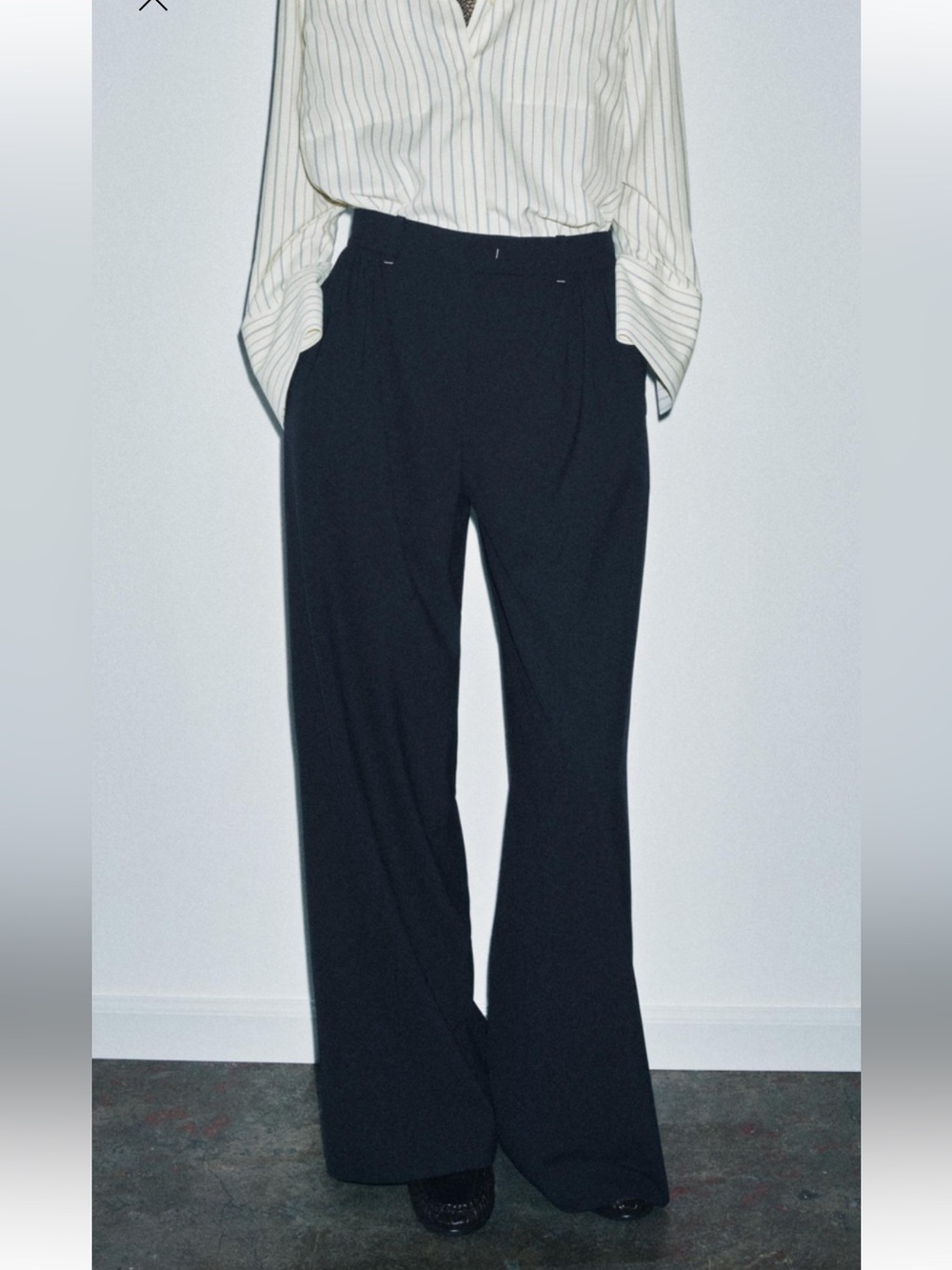 Zara Navy Wide-Leg Pleated Trousers Size Medium